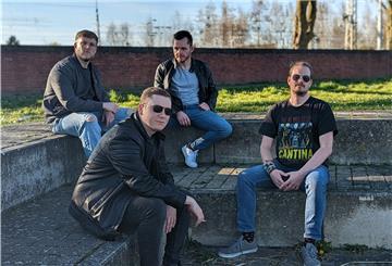 Eike Fabian Kujath (von links), Niklas Kanthack, Jannis Otto und Niklas Ahlers bilden die Band "Die Meldung". Mit ihrer Musik wollen sie zum Nachdenken anregen.