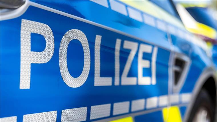 Ein 17-Jähriger ignorierte, dass er keinen Führerschein besaß, und unternahm eine kleine Spritztour mit dem Auto seiner Eltern. Das wurde teuer. (Symbolbild)