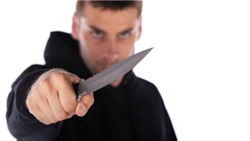 Ein 21-Jähriger hat in Bremerhaven-Geestemünde versucht auf seine Ex-Freundin einzustechen.