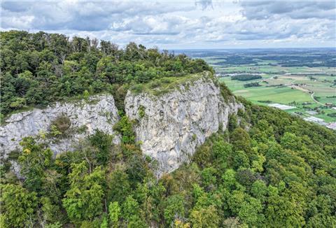 Der bei Ausflüglern beliebte Rosenstein auf der Schwäbischen Alb.