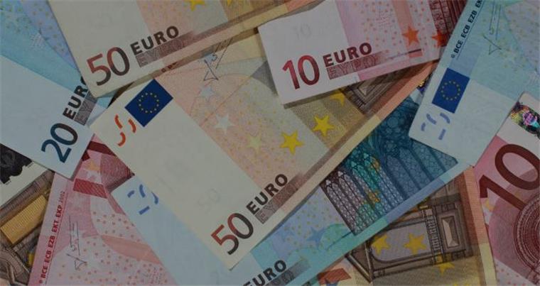 Ein 27-jähriger Student aus Kamerun hat in Bremen 1000 Euro verloren. Ein ehrlicher Finder gab das Geld bei der Polizei ab.