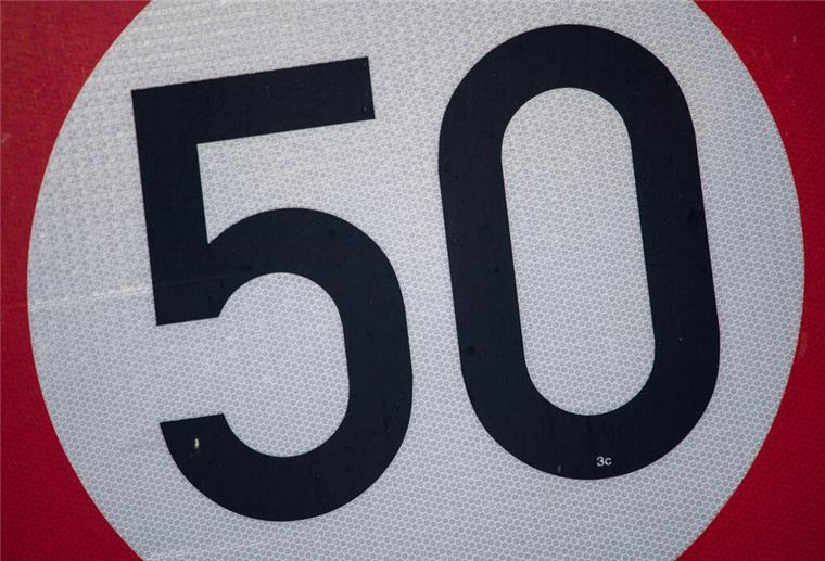 Mit fast 130 km/h! 27-jähriger rast durch Cuxhaven 50er-Schild