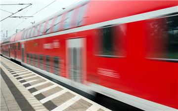 Ein 32-jähriger Mann hat zwischen Achim und Bremen am Sonntag, 8.12.2019 einen anderen Mann in einem Regionalexpress in den Finger gebissen.