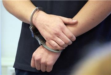 Ein 32-Jähriger Mann wurde in Bremen nach einem brutalen Überfall auf eine 93-Jährige festgenommen. (Symbolbild)