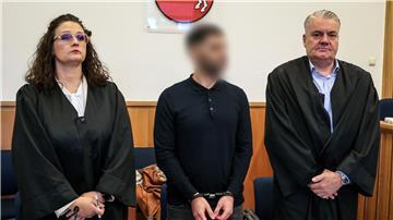 Ein 34-Jähriger muss sich vor dem Landgericht Stade wegen Modes verantworten.