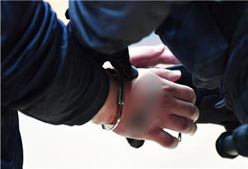 Ein 35 Jahre alter Mann ist am Sonntag in Bremen in Polizeigewahrsam gestorben.