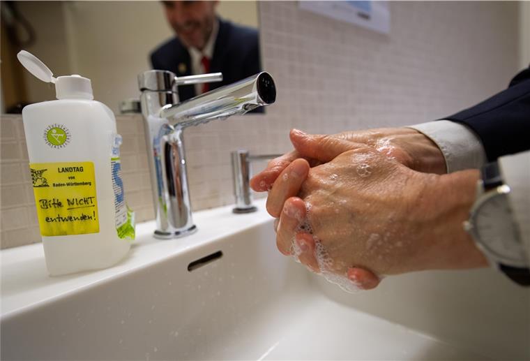 Ein 39-jähriger Mann aus dem Landkreis Cuxhaven hat sich mit dem Coronavirus infiziert.