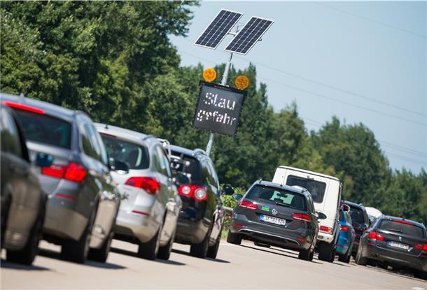 Stau auf der A27 bei Bremerhaven.