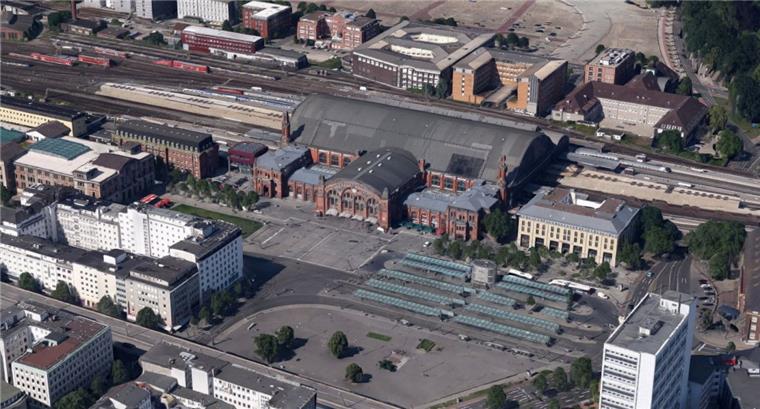 Bremen Hauptbahnhof: Erst mit Messer gedroht, dann Schuhe geklaut Ein 40-Jähriger aus der Obdachlosenszene wurde im Hauptbahnhof Bremen am Donnerstag gleich zweimal festgenommen.