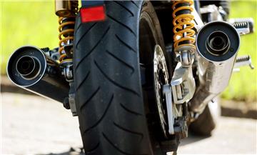 Ein 42-Jähriger ist am Montag mit seinem Motorrad in Geestland schwer gestürzt.