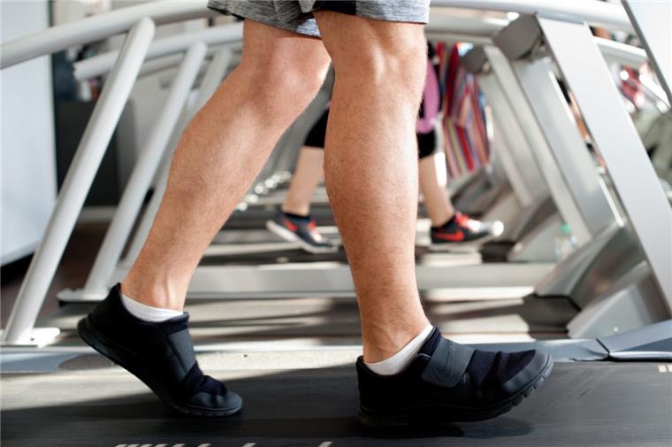 Lustgreis im Fitnessstudio? Rentner soll sich vor 18-Jähriger entblößt haben Ein 71-jähriger Rentner soll sich in einem Peiner Fitnessstudio vor einer 18-Jährigen entblößt haben.