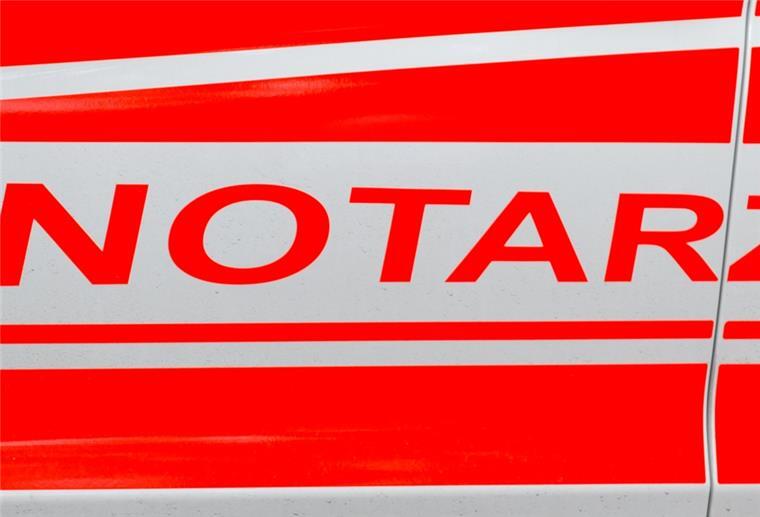 Gifhorn: 81-Jähriger fährt in Graben und stirbt Der Schriftzug „Notarzt“ ist auf einem Einsatzfahrzeug in Münster (Nordrhein-Westfalen) zu lesen.