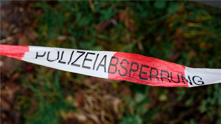 5000 müssen Wohnungen wegen Bombenverdacht verlassen Ein Absperrband der Polizei.