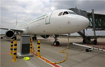 Ein Airbus A321 der Fluggesellschaft Germania (hier ein Symbolfoto) ist nach einem Vogelschlag wieder nach Bremen zurückgekehrt.