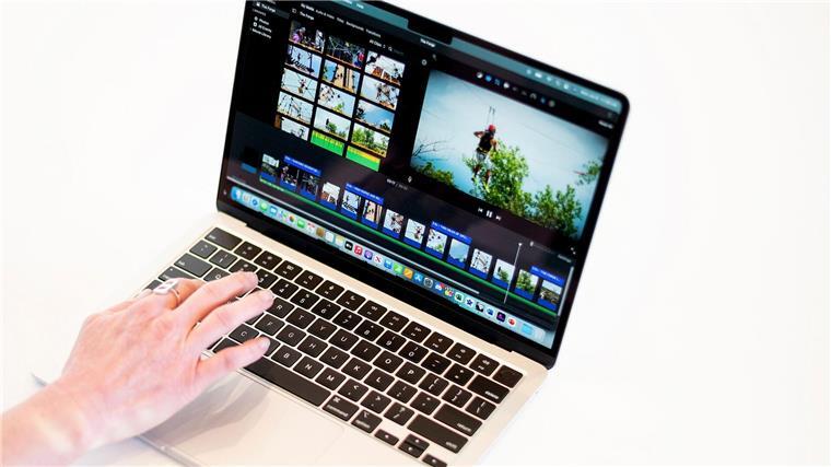 Ein Apple MacBook Air Computer wird bei der World Wide Developer Conference von Apple vorgestellt.