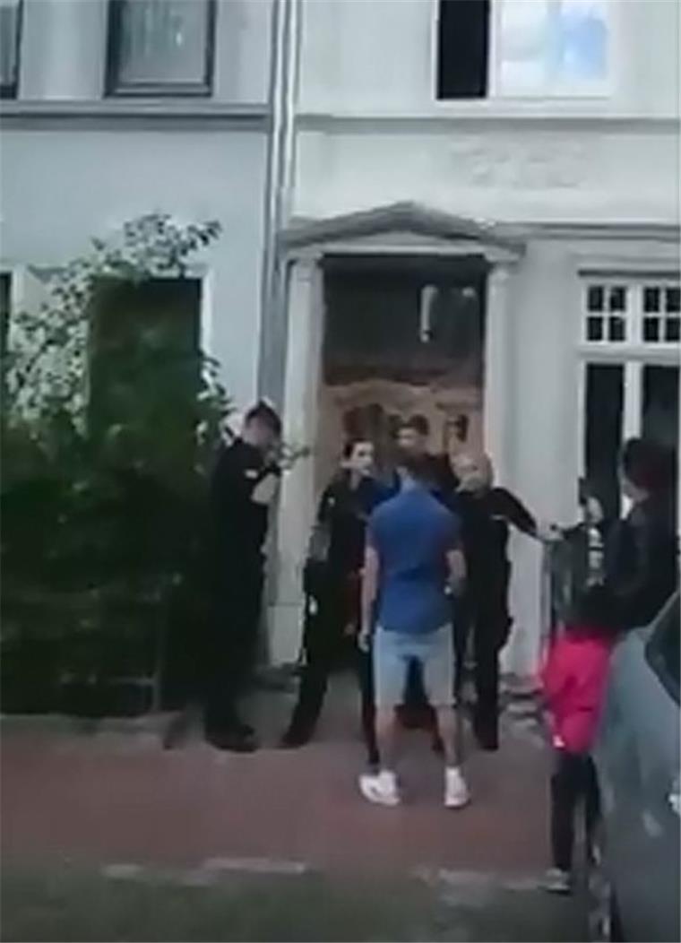 Ein Ausschitt aus dem Video, dass den Vorfall im Sommer 2017 in der Goethestraße zeigt. Die Aufnahmen wurden bei YouTube inzwischen fast eine Million Mal angesehen.