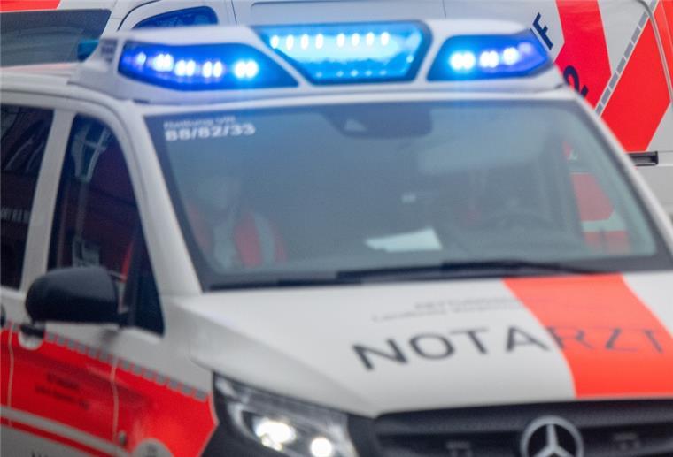 Notarztwagen mit Blaulicht
