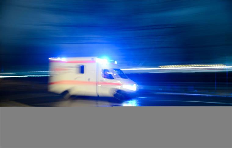 Mann findet Mofafahrer schwer verletzt zwischen Lintig und Hainmühlen Ein Autofahrer hat einen schwer verletzten Mofafahrer zwischen Lintig und Hainmühlen gefunden.