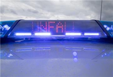 Ein Autofahrer ist in Lamstedt auf einen Schulbus aufgefahren.