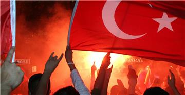 Ein Autokorso nach dem Ergebnis des türkischen Referendums wurde am Sonntagabend von der Bremer Polizei gestoppt.