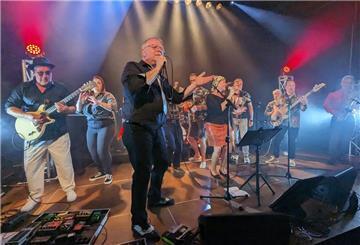 Band auf der Bühne