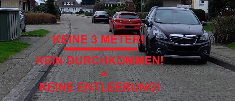 Ein Beispiel aus der Buchenstraße in Brake: Hier stehen die Autos so ungünstig am Straßenrand, dass Müllfahrzeuge kaum noch durchkommen.