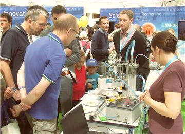 Ein Beispiel für ein geglücktes Start-up: Das Unternehmen Biozoon präsentiert seinen 3-D-Essensdrucker auf einer Messe.  