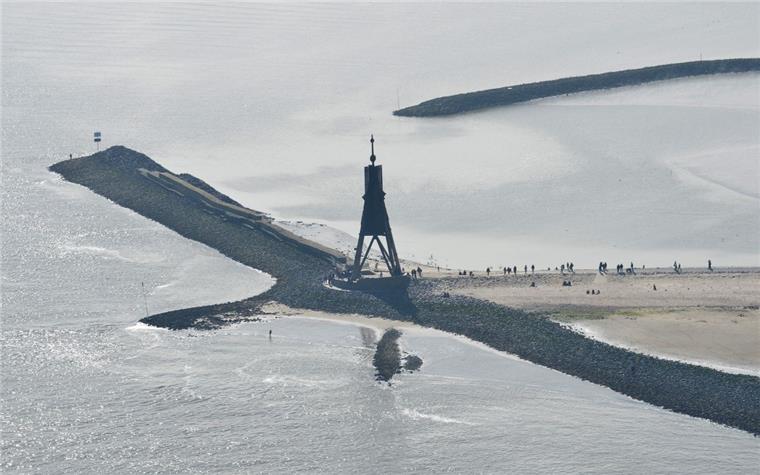 Ein beliebter Ausflugspunkt für zahlreiche Urlauber: Die Kugelbake in Cuxhaven.