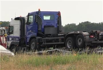 Ein beschädigter Sattelzug sorgt auf der A1 für die Vollsperrung zwischen Lohne (Oldenburg) und Holdorf im Landkreis Vechta. 