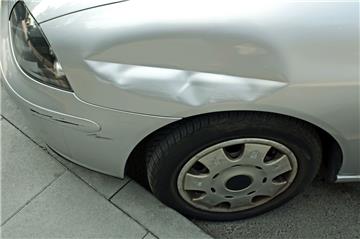 Ein betrunkener Autofahrer hat in Lehe einen Opel gerammt und ist dann geflüchtet. 