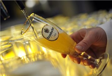 Ein Bierchen im Vereinsheim kann während der Corona-Krise ganz schön teuer werden.