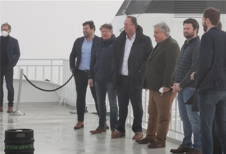 Elbfähre: Dieses Foto sorgt für viel Aufregung Ein Bild, als gäbe es kein Corona.