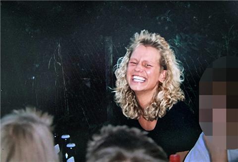 Ein Bild aus besseren Tagen: Melanie war in ihrer Jugend eine fröhliche und dynamische Frau. Sie hat beim TV Langen Handball gespielt und ist dann nach Kanada ausgewandert. 