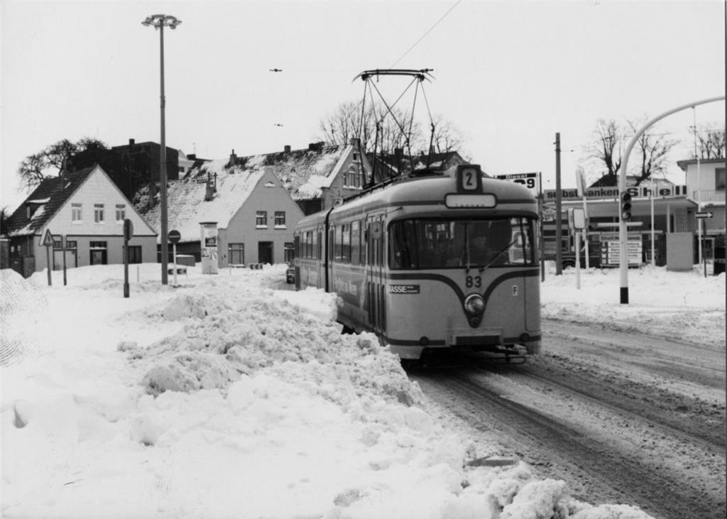 Ein Bild aus dem Schneewinter 1978/79. Das Foto zeigt die Linie 2 am Flötenkiel....