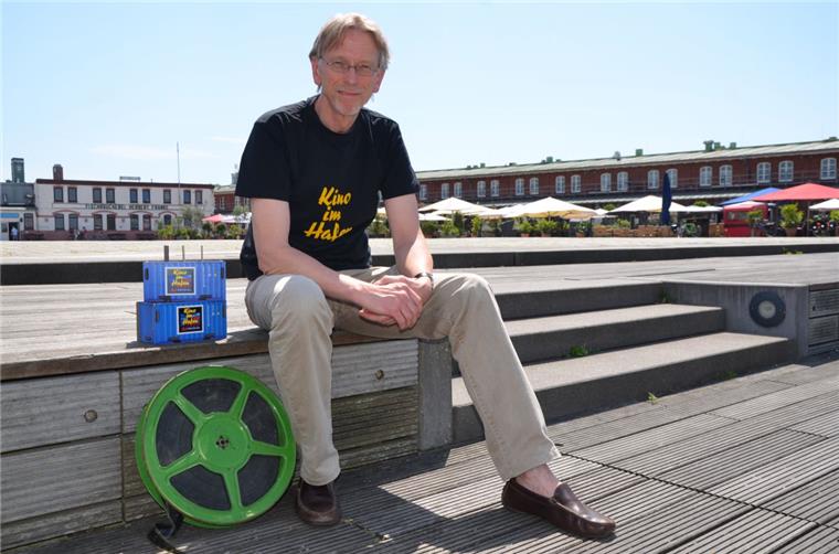 Bremerhaven: Organisator von Kino im Hafen verabschiedet sich Ein bisschen Wehmut schwingt schon mit: Bernd Glawatty, „Vater“ der Open-Air-Veranstaltung Kino im Hafen muss sein Projekt in andere Hände übergeben. Ein Nachfolger steht noch nicht fest.