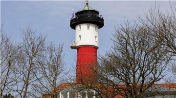Ein Blick auf den alten Leuchtturm der Insel.