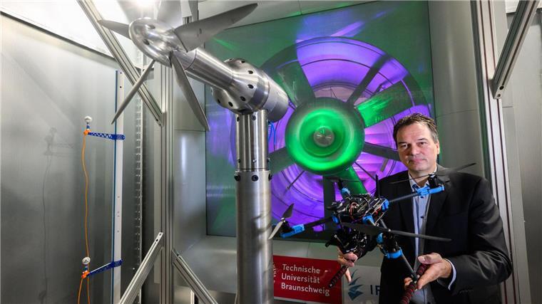 Riesiger Drohnenkäfig erlaubt sichere Testflüge am Flughafen Ein Blick in den im neuen Windkanal der Technischen Universität Braunschweig.