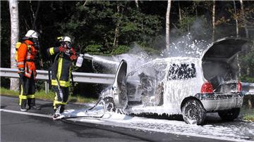 Ein brennendes Auto hat für eine Sperrung der B73 im Cuxland gesorgt.