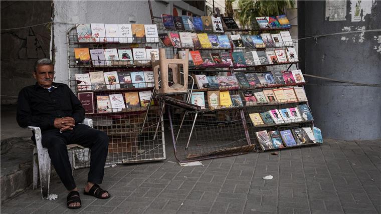 Rückkehr verbotener Bücher: Syriens literarischer Frühling Ein Buch, das heute erlaubt war, konnte im Syrien von Langzeitmachthaber Baschar al-Assad morgen verboten werden – abhängig von der politischen Wetterlage.