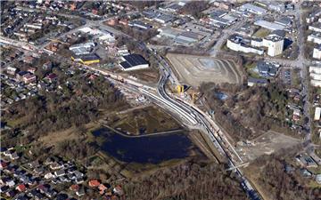 Ein defekter Laster hat für Behinderungen auf der Cherbourger Straße an der Tunnelbaustelle gesorgt.