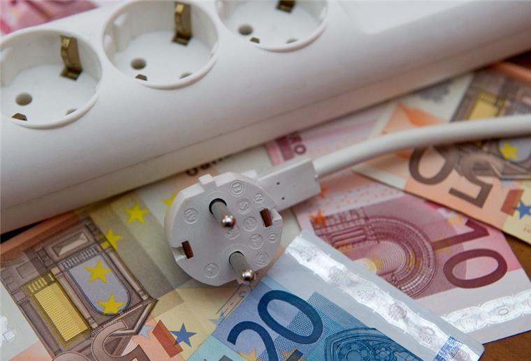 Ein Durchschnittshaushalt muss bei der EWE demnächst im Schnitt 352 Euro im Jahr mehr für Strom zahlen. Wer Gas von der EWE bezieht, zahlt rund 360 Euro mehr. 