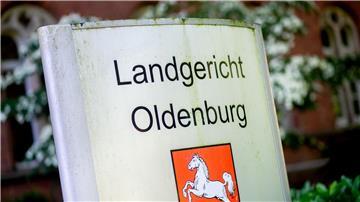 Ein ehemaliger Geschäftsführer des Steinhoff-Konzerns steht wegen Steuerbetrugs vor dem Landgericht Oldenburg. (Archivbild)