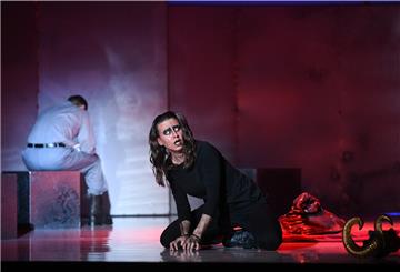 Patrizia Häusermann als Carmen