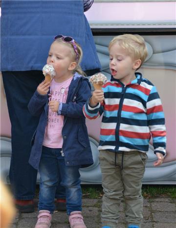 Ein Eis geht immer. Mit Streusel oder Schokoladenüberzug, wer die Wahll hat, hat...