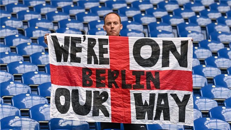 Kracher in Dortmund: Im „Premier-League-Style“ ins Finale? Ein englischer Fan ist schon vor dem EM-Halbfinale sehr opzimistisch.