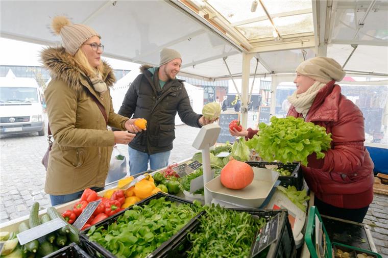 Fairer Markt an der Stadtkaje in Brake Ein Fair- und Regionalmarkt, ganz ähnlich diesem Bio- und Fairmarkt im Bremerhavener Fischereihafen, kommt im April nach Brake.