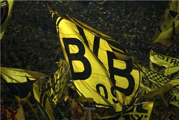 Ein Fan des Fußball-Bundesligisten Borussia Dortmund wurde nach der Auswärtspartie bei Werder Bremen ausgeraubt. 