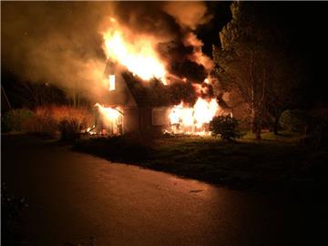 Ein Ferienhaus ist in Otterndorf (Cuxland) am Freitagabend komplett niedergebrannt.