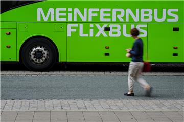 Ein Flixbus-Fahrgast beklagt riskantes Fahrverhalten des Busfahrers in Geestland.