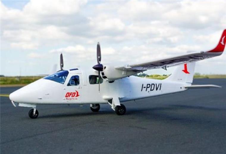 Luftfahrtamt bremst Helgoland-Flüge! So geht es nun weiter Ein Flugzeug des Typs Tecnams P2006T: Der Ostfriesische Flugdienst (OFD) muss den Flugverkehr nach Helgoland ab Nordholz und Büsum vorübergehend einstellen. Grund ist eine ausstehende Zulassung neuer Maschinen durch das Luftfahrtbundesamt.